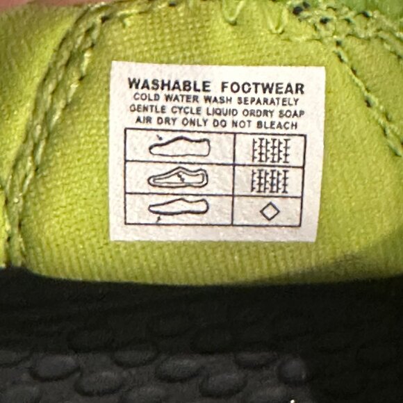 KEEN YOUTH SIZE 5 GREEN BLACK CLOSED TOE SHOES NWOT - Picture 9 of 10